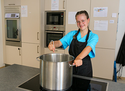 Hauswirtschafterin der Tagespflege St. Josef Niederaichbach